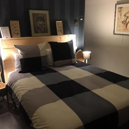 Oda ve Kahvaltı Le Manoir Du Ribardon 3*