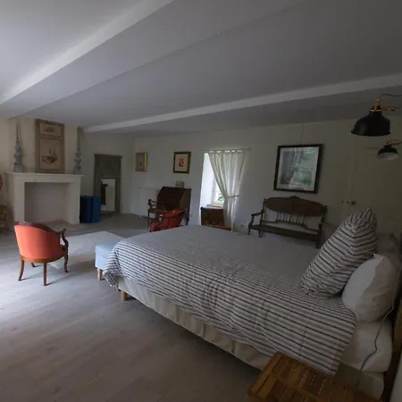 Le Manoir Du Ribardon Bed & Breakfast