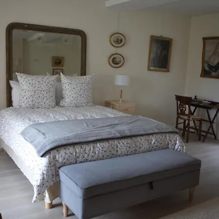 Le Manoir Du Ribardon Bed & Breakfast