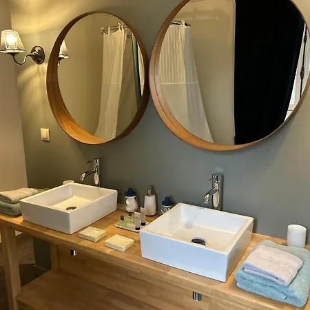 Oda ve Kahvaltı Le Manoir Du Ribardon 3*