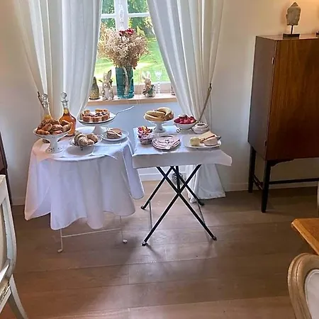 Oda ve Kahvaltı Le Manoir Du Ribardon 3*