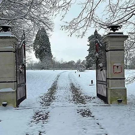 Oda ve Kahvaltı Le Manoir Du Ribardon 3*