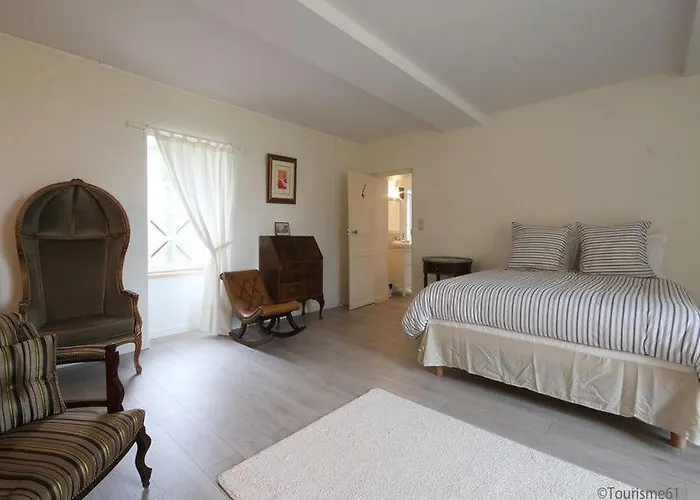 Le Manoir Du Ribardon Bed and breakfast