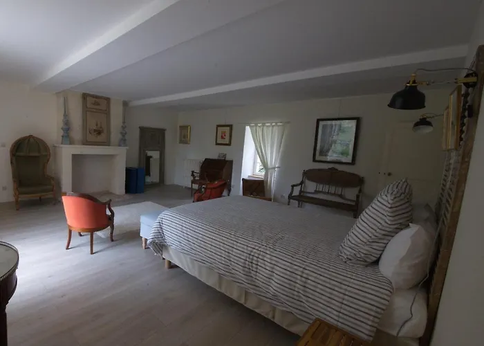 Le Manoir Du Ribardon Bed & Breakfast