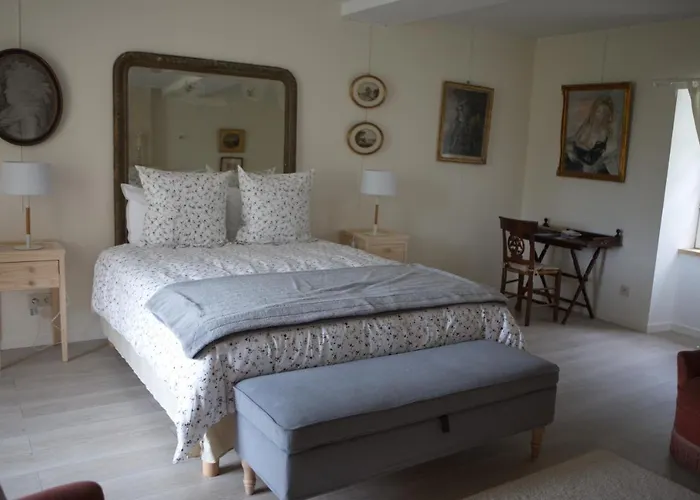 Le Manoir Du Ribardon Bed & Breakfast